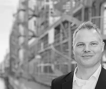Tobias Düring, SEA-Freelancer in der Hamburger Speicherstadt
